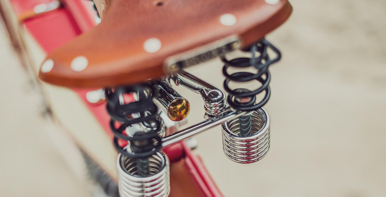 electric retro bike, vintage electric bikes, custom ebike, ebike, pedelec 250W, pedelec, retro pedelec, Kosynier deLux, the ruffians, electric moped, electric retro moped, electric vintage moped, 250W, red ebike, like motorcycles, like indian, like harley, like classic motorcycles, classic motorcycles, old school electric motorbikes, ebike vintage, vintage electric, vintage e bikes, electric motorcycles, classic motorcycles, legendary motorcycles, custom bike, the bike looks like a motorcycle, vélo rétro électrique, vélo vintage électrique, moto classique, vélo électrique, le vélo ressemble à une moto, klassisches Motorrad, Weinlesemotorrad, oldtimer, Das Fahrrad sieht aus wie ein Motorrad, e bike chopper, e-bike chopper style, ebike elektro chopper fahrrad, e bike chopper cruiser, e-bike chopper fahrrad, custom fahrrad, custom bikes fahrräder, custom bikes fahrrad, pedelec retro look, retro pedelecs, electric bi, retro electric bike, electric retro bikes, electric bike motorbike, el bike, ebike motorcycle, motorcycle electric bike, vintage electric bicycle, vintage cycles, classic cycles, retro cycles, bicycles electric, e motorbike, vintage bike company, vintage of bikes, velo old school american, moto vintage electrique, vélo électrique top life, electric bike 2019, electric bike 2020, beach bike electrique, classic motorcycles, electric motorcycles, klasyczne motocykle, motocykle elektryczne, motociclette classiche, motocicli elettrici, motos classiques, motos électriques, klassische Motorräder, elektrische Motorräder, motocicletas clásicas, motocicletas eléctricas, oldtimer, klassiske motorsykler, elektriske motorsykler, klassiske motorcykler, elektriske motorcykler, motocicletas clássicas, motocicletas elétricas, классические мотоциклы, электрические мотоциклы, klasické motocykle, elektrické motocykle, klassiska motorcyklar, elektriska motorcyklar, クラシックバイク、電動バイク、